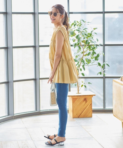 KOBE LETTUCE(コウベレタス)の「クリアヒールストリングサンダル(サンダル・レディース・ゴールド/アイボリー/グレイッシュベージュ/ブラック・L/M/LL/S)」の7枚目の写真