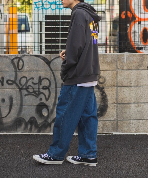 WEGO（ウィゴー）の「WEGO/ヘビーウエイト グラフィティロゴビッグシルエットプルパーカー（パーカー・メンズ・ブラック/ダークグリーン/オレンジ/オートミール/ホワイト/グリーン/スミクロ/その他1・MEDIUM/LARGE/X-LARGE）」の22枚目の写真