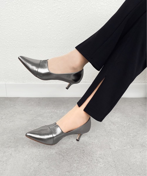 MAMIAN（マミアン）の「ポインテッドトゥ 切替 パンプス (5.0cmヒール)（パンプス・レディース・ブラック/シルバー系その他/ベージュ×ブラック/シルバー/アイボリー/ベージュ系その他/ダークブラウン/グレイッシュベージュ・25.5cm/23.0cm/24.5cm/25.0cm/24.0cm/23.5cm/22.5cm/22.0cm）」の8枚目の写真