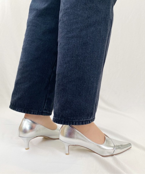 MAMIAN（マミアン）の「ポインテッドトゥ 切替 パンプス (5.0cmヒール)（パンプス・レディース・ブラック/シルバー系その他/ベージュ×ブラック/シルバー/アイボリー/ベージュ系その他/ダークブラウン/グレイッシュベージュ・25.5cm/23.0cm/24.5cm/25.0cm/24.0cm/23.5cm/22.5cm/22.0cm）」の14枚目の写真