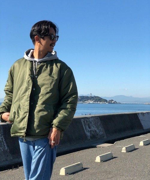 MAGIC NUMBER(マジック ナンバー)の「【MAGIC NUMBER】REVERSIBLE MA-COACH JK(ノーカラージャケット・メンズ・ブラック/オリーブ・MEDIUM/LARGE/X-LARGE)」の15枚目の写真