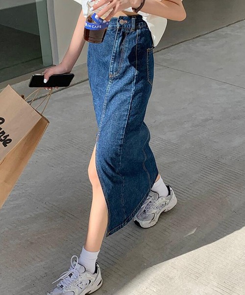 Bifrost（ビフレスト）の「デニムスリットマキシスカート（スカート・レディース・ライトブルー/ダークブルー・M/L）」の2枚目の写真