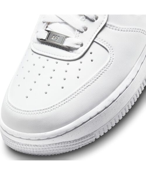 NIKE（ナイキ）の「ナイキ エア フォース 1 '07 ネクスト ネイチャー ウィメンズシューズ / Nike Air Force 1 '07 Next Nature Women's Shoes＜22-29cm 展開＞（スニーカー・レディース・ホワイト/ホワイト系その他2/ホワイト系その他3/ホワイト系その他4/クリーム/ホワイト系その他5/ホワイト系その他6・28.5/29/28/27/23.5/23/24.5/25/25.5/26.5/22/26/24/22.5/27.5）」の8枚目の写真