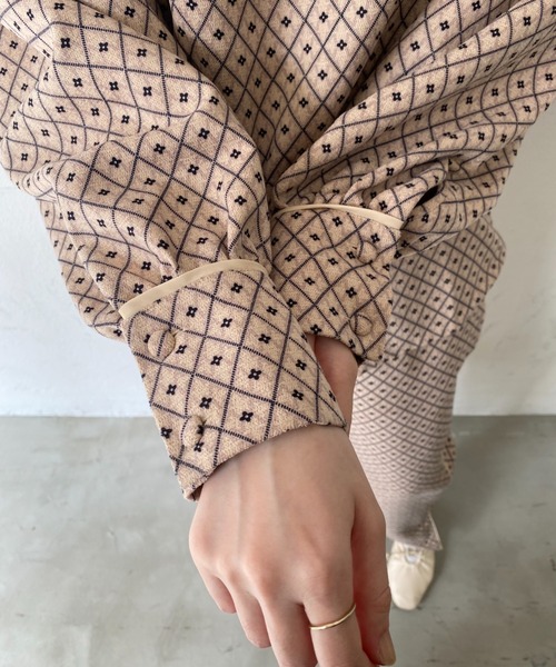 idem（イデム）の「【ZOZOTOWN限定】geometric china volume blouse/ジオメトリックチャイナボリュームブラウス（シャツ/ブラウス・レディース・ベージュ/グリーン・FREE）」の10枚目の写真
