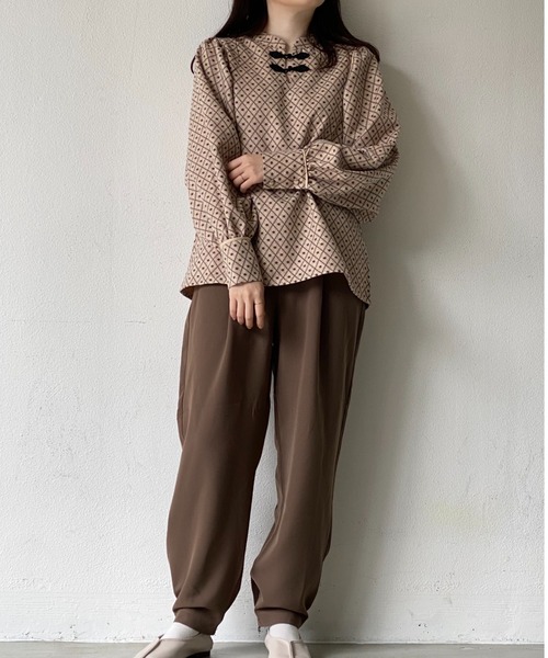 idem（イデム）の「【ZOZOTOWN限定】geometric china volume blouse/ジオメトリックチャイナボリュームブラウス（シャツ/ブラウス・レディース・ベージュ/グリーン・FREE）」の6枚目の写真