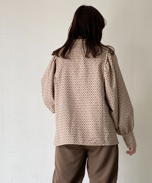 idem（イデム）の「【ZOZOTOWN限定】geometric china volume blouse/ジオメトリックチャイナボリュームブラウス（シャツ/ブラウス・レディース・ベージュ/グリーン・FREE）」の14枚目の写真