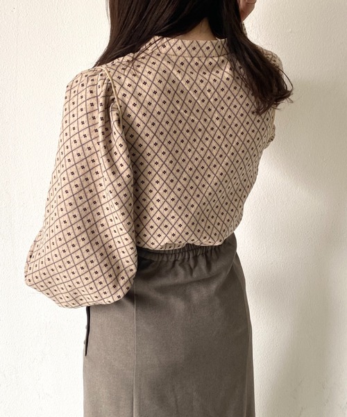 idem（イデム）の「【ZOZOTOWN限定】geometric china volume blouse/ジオメトリックチャイナボリュームブラウス（シャツ/ブラウス・レディース・ベージュ/グリーン・FREE）」の7枚目の写真