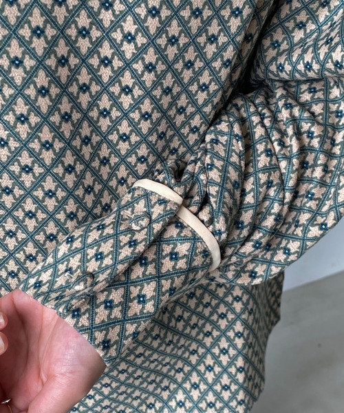 idem（イデム）の「【ZOZOTOWN限定】geometric china volume blouse/ジオメトリックチャイナボリュームブラウス（シャツ/ブラウス・レディース・ベージュ/グリーン・FREE）」の19枚目の写真