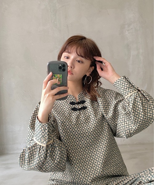 idem（イデム）の「【ZOZOTOWN限定】geometric china volume blouse/ジオメトリックチャイナボリュームブラウス（シャツ/ブラウス・レディース・ベージュ/グリーン・FREE）」の11枚目の写真