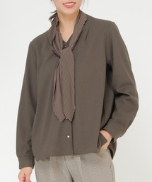 プリーツタイ付きブラウス