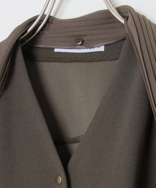 ikka(イッカ)の「プリーツタイ付きブラウス(シャツ/ブラウス・レディース・オフホワイト/チャコールグレー・M/L)」の16枚目の写真