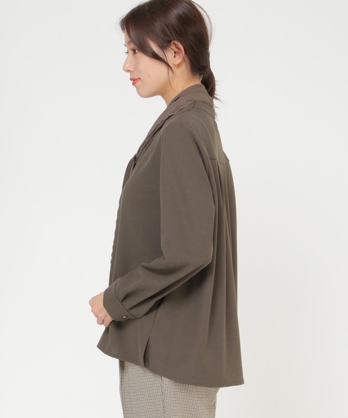 ikka(イッカ)の「プリーツタイ付きブラウス(シャツ/ブラウス・レディース・オフホワイト/チャコールグレー・M/L)」の7枚目の写真