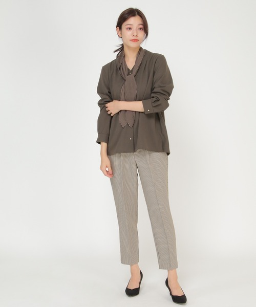 ikka(イッカ)の「プリーツタイ付きブラウス(シャツ/ブラウス・レディース・オフホワイト/チャコールグレー・M/L)」の3枚目の写真