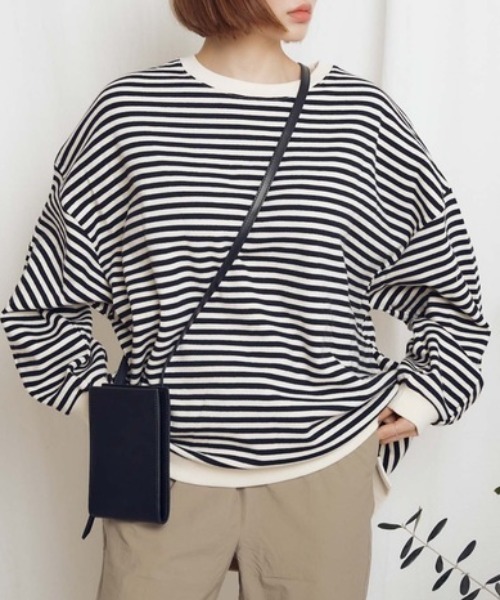 Chaco closet（チャコ クローゼット）の「バルーンスリーブオーバーサイズボーダースウェット（スウェット・レディース・ブルー/ベージュ/ブラック・FREE）」の2枚目の写真