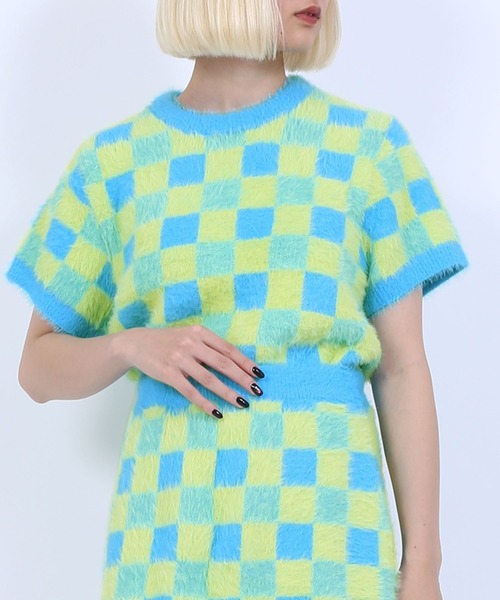 PUNYUS（プニュズ）の「ブロックチェック半袖ニット（ニット/セーター・レディース・ブラック/ブルー/グリーン・1/2/4/3）」の3枚目の写真