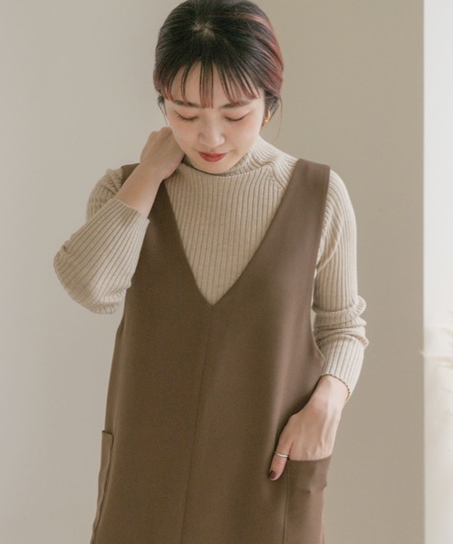 ITEMS URBANRESEARCH（アイテムズ アーバンリサーチ）の「モチモチハイネックリブニット（ニット/セーター・レディース・チャコールグレー/ベージュ/グレー/ブルー/グリーン・FREE）」の4枚目の写真