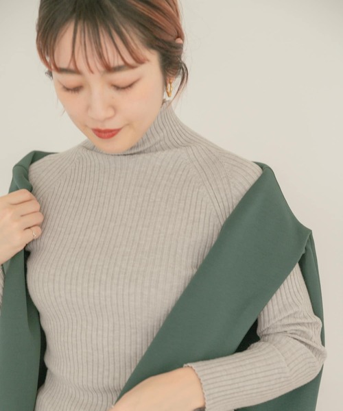 ITEMS URBANRESEARCH（アイテムズ アーバンリサーチ）の「モチモチハイネックリブニット（ニット/セーター・レディース・チャコールグレー/ベージュ/グレー/ブルー/グリーン・FREE）」の3枚目の写真