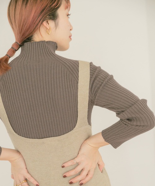 ITEMS URBANRESEARCH（アイテムズ アーバンリサーチ）の「モチモチハイネックリブニット（ニット/セーター・レディース・チャコールグレー/ベージュ/グレー/ブルー/グリーン・FREE）」の22枚目の写真