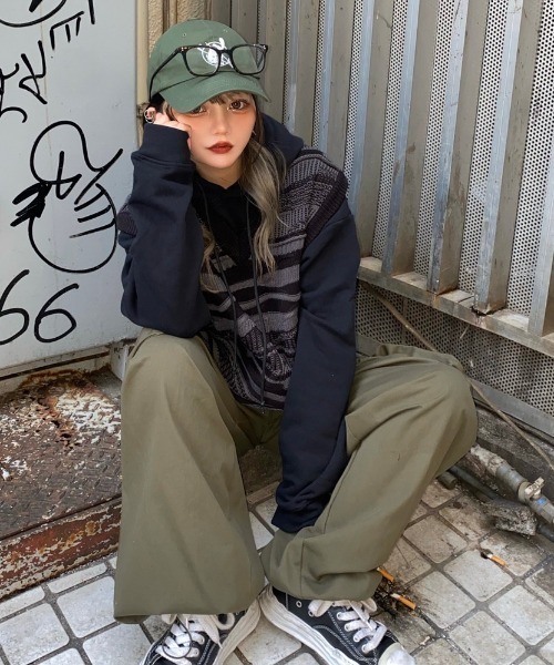 XU（エックスユー）の「【XU/エックスユー】oversized pattern knit vest/オーバーサイズ Vネックニットベスト 総柄ニットベスト ボーダー（ベスト・メンズ・ホワイト/ブラック・ONE SIZE）」の11枚目の写真