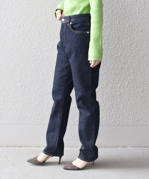 SHIPS（シップス）の「5ポケット テーパードデニム（デニムパンツ・レディース・ネイビー/ブルー・SMALL/MEDIUM/LARGE/X-SMALL）」の19枚目の写真