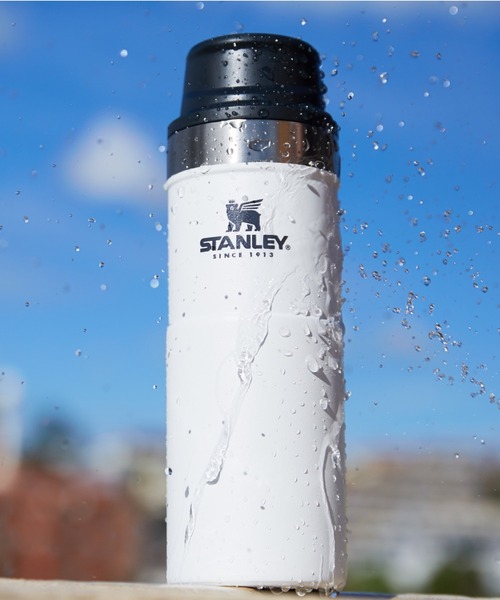 STANLEY(スタンレー)の「【STANLEY】スタンレー クラシック真空ワンハンドマグⅡ 0.47L(水筒・メンズ・ホワイト/ブラック/グリーン・FREE)」の5枚目の写真