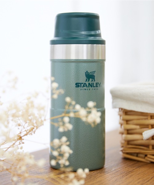 STANLEY(スタンレー)の「【STANLEY】スタンレー クラシック真空ワンハンドマグⅡ 0.47L(水筒・メンズ・ホワイト/ブラック/グリーン・FREE)」の11枚目の写真
