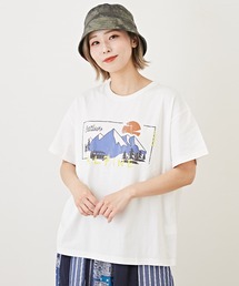 CUBE SUGAR（キューブシュガー）の「天竺カットソーアウトドアプリントグラフィックTシャツ（Tシャツ/カットソー）」