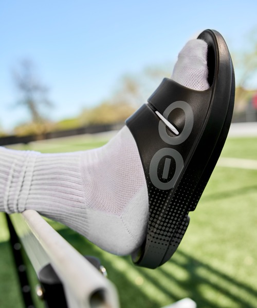 OOFOS（ウーフォス）の「OOFOS/ウーフォス OOahh Sport リカバリー サンダル 2026春夏（サンダル・メンズ・カモフラージュ/ブラック/ブラック×ホワイト/ダークオリーブ/ブラック×グレー・8/10/6/7/5/9/11/4）」の11枚目の写真