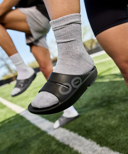 OOFOS（ウーフォス）の「OOFOS/ウーフォス OOahh Sport リカバリー サンダル 2026春夏（サンダル・メンズ・カモフラージュ/ブラック/ブラック×ホワイト/ダークオリーブ/ブラック×グレー・8/10/6/7/5/9/11/4）」の13枚目の写真