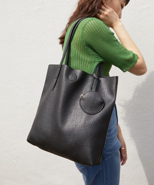 FREAK'S STORE（フリークスストア）の「【WEB限定】チャーム付きトートバッグ（ショルダーバッグ・レディース・オフホワイト/ブラック/ベージュ/シルバー・ONE SIZE）」の9枚目の写真