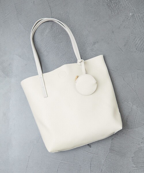 FREAK'S STORE（フリークスストア）の「【WEB限定】チャーム付きトートバッグ（ショルダーバッグ・レディース・オフホワイト/ブラック/ベージュ/シルバー・ONE SIZE）」の10枚目の写真