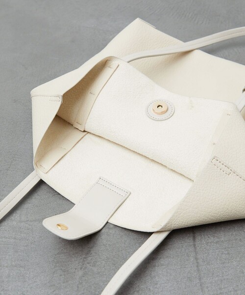 FREAK'S STORE（フリークスストア）の「【WEB限定】チャーム付きトートバッグ（ショルダーバッグ・レディース・オフホワイト/ブラック/ベージュ/シルバー・ONE SIZE）」の14枚目の写真