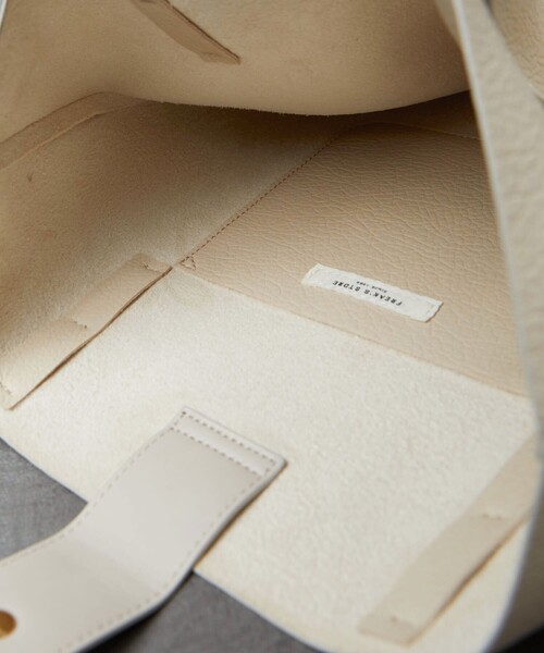 FREAK'S STORE（フリークスストア）の「【WEB限定】チャーム付きトートバッグ（ショルダーバッグ・レディース・オフホワイト/ブラック/ベージュ/シルバー・ONE SIZE）」の15枚目の写真