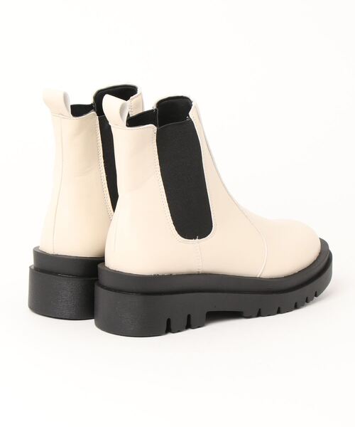 Noubel Voug Relax（ヌーベルヴォーグリラックス）の「トラックソールチェルシーブーツ（ブーツ・レディース・アイボリー/ブラック・S/M/L/LL/3L）」の4枚目の写真