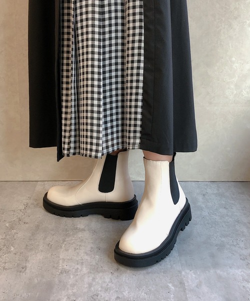 Noubel Voug Relax（ヌーベルヴォーグリラックス）の「トラックソールチェルシーブーツ（ブーツ・レディース・アイボリー/ブラック・S/M/L/LL/3L）」の18枚目の写真