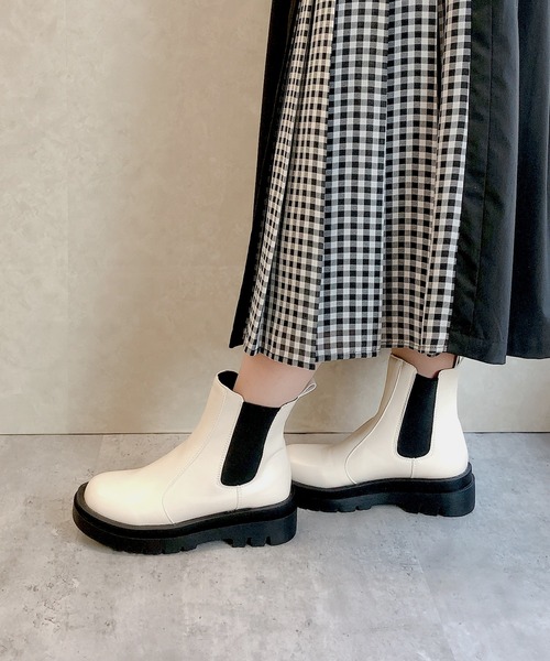 Noubel Voug Relax（ヌーベルヴォーグリラックス）の「トラックソールチェルシーブーツ（ブーツ・レディース・アイボリー/ブラック・S/M/L/LL/3L）」の16枚目の写真