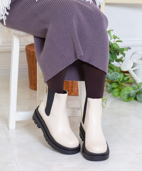 Noubel Voug Relax（ヌーベルヴォーグリラックス）の「トラックソールチェルシーブーツ（ブーツ・レディース・アイボリー/ブラック・S/M/L/LL/3L）」の9枚目の写真