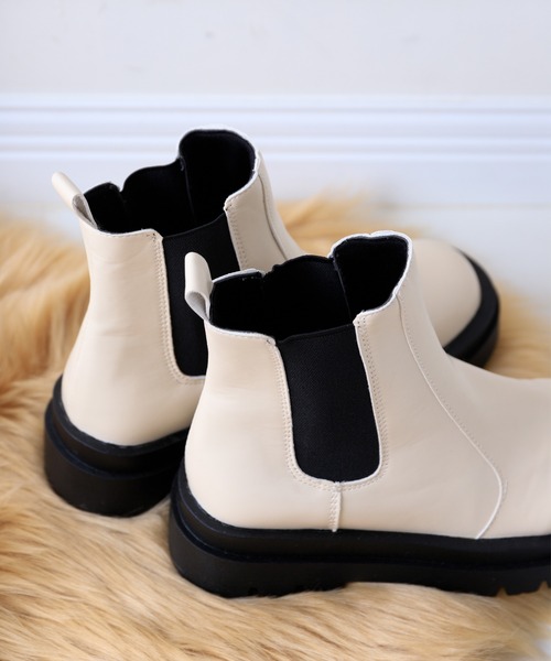 Noubel Voug Relax（ヌーベルヴォーグリラックス）の「トラックソールチェルシーブーツ（ブーツ・レディース・アイボリー/ブラック・S/M/L/LL/3L）」の5枚目の写真