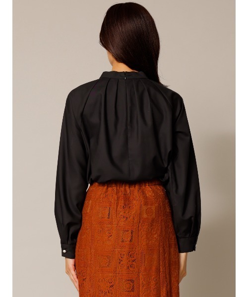 TONAL（トーナル）の「フロントドレープデザインブラウス（シャツ/ブラウス・レディース・ブラック/オフホワイト/ブルー・38）」の11枚目の写真