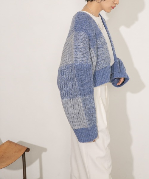 KBF（ケイビーエフ）の「BIGチェックショートカーディガン（ニット/セーター・レディース・ネイビー/カーキ/ブルー・ONE）」の11枚目の写真