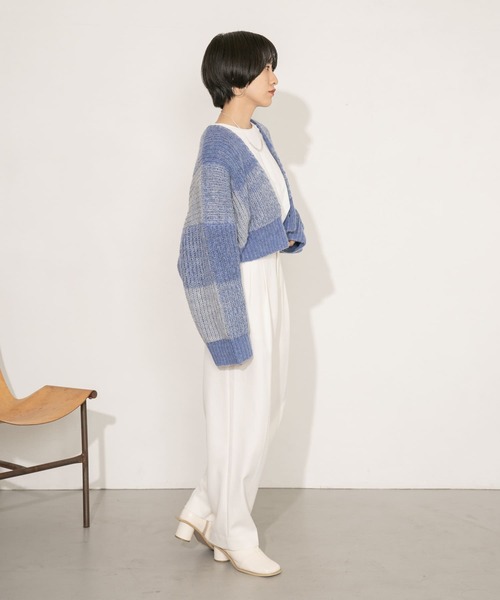 KBF（ケイビーエフ）の「BIGチェックショートカーディガン（ニット/セーター・レディース・ネイビー/カーキ/ブルー・ONE）」の14枚目の写真