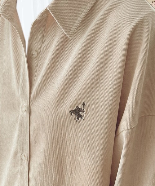 classicalelf（クラシカルエルフ）の「こっくり感。ワンポイント刺繍細コーデュロイオーバーシャツ（シャツ/ブラウス・レディース・ブラック/ベージュ/ブルー/モカ・SMALL/MEDIUM/LARGE/X-LARGE）」の22枚目の写真