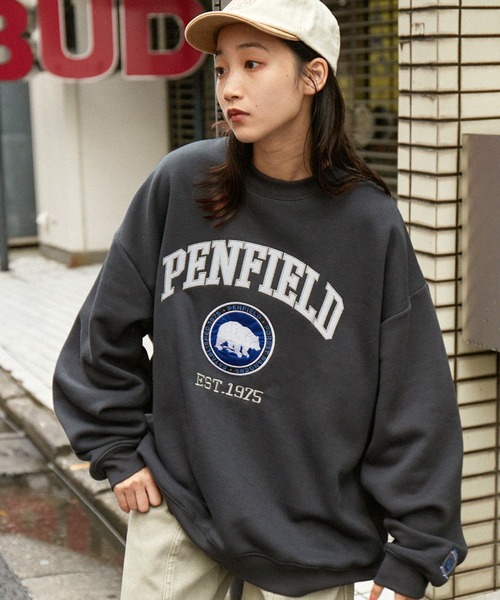 PEN FIELD（ペンフィールド）の「PENFIELD/ペンフィールド 別注 カレッジアーチロゴワッペン/ツイル刺繍 ビッグシルエットプルオーバースウェット（スウェット・メンズ・チャコール/グレー/ネイビー/グリーン・M/L）」の14枚目の写真