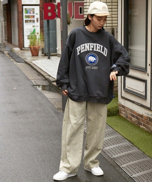 PEN FIELD（ペンフィールド）の「PENFIELD/ペンフィールド 別注 カレッジアーチロゴワッペン/ツイル刺繍 ビッグシルエットプルオーバースウェット（スウェット・メンズ・チャコール/グレー/ネイビー/グリーン・M/L）」の17枚目の写真