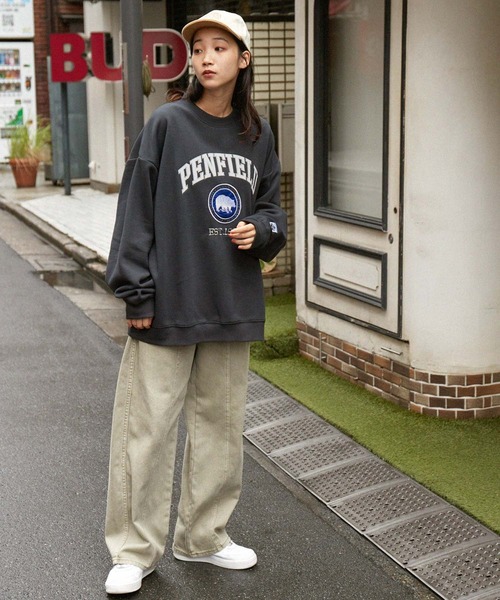 PEN FIELD（ペンフィールド）の「PENFIELD/ペンフィールド 別注 カレッジアーチロゴワッペン/ツイル刺繍 ビッグシルエットプルオーバースウェット（スウェット・メンズ・チャコール/グレー/ネイビー/グリーン・M/L）」の18枚目の写真