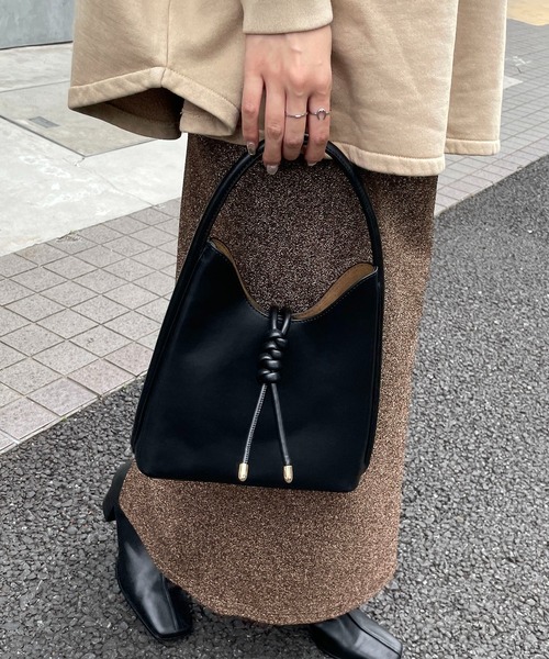 CAPRICIEUX LE'MAGE（カプリシューレマージュ）の「三角ノットバッグ（ハンドバッグ・レディース・キャメル/オフホワイト/ブラック・FREE）」の8枚目の写真