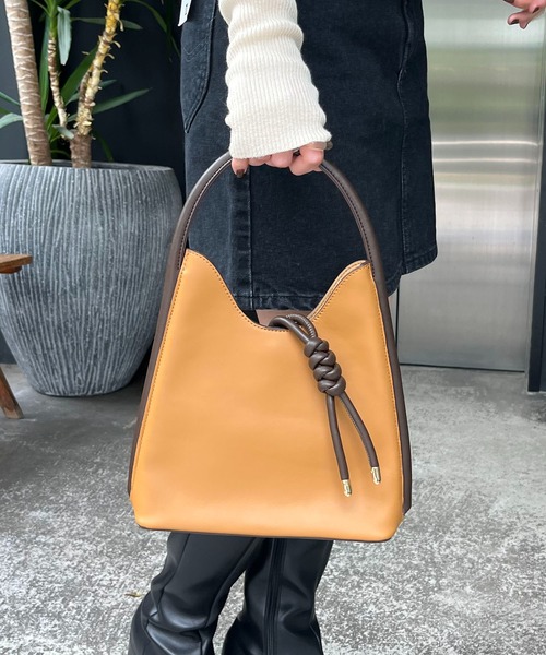 CAPRICIEUX LE'MAGE（カプリシューレマージュ）の「三角ノットバッグ（ハンドバッグ・レディース・キャメル/オフホワイト/ブラック・FREE）」の10枚目の写真