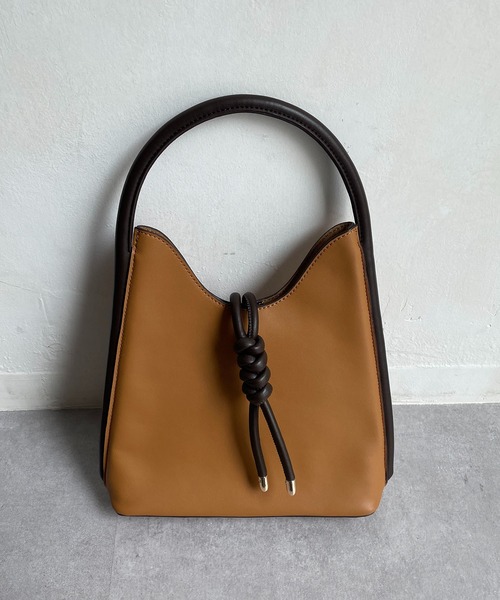 CAPRICIEUX LE'MAGE（カプリシューレマージュ）の「三角ノットバッグ（ハンドバッグ・レディース・キャメル/オフホワイト/ブラック・FREE）」の11枚目の写真