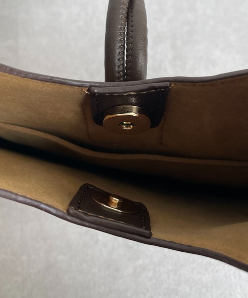 CAPRICIEUX LE'MAGE（カプリシューレマージュ）の「三角ノットバッグ（ハンドバッグ・レディース・キャメル/オフホワイト/ブラック・FREE）」の15枚目の写真