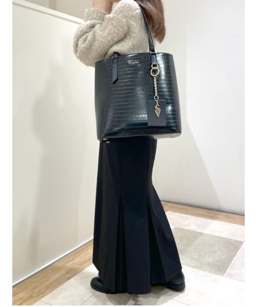 SAMANTHAVEGA（サマンサベガ）の「クロコ調シンプルA4トート（トートバッグ・レディース・グレイッシュベージュ/ブラック/キャメル・FREE）」の4枚目の写真